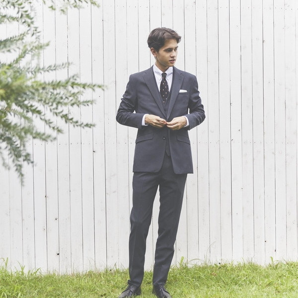 ネイビースーツの選び方。ワイシャツネクタイのコーディネートは？