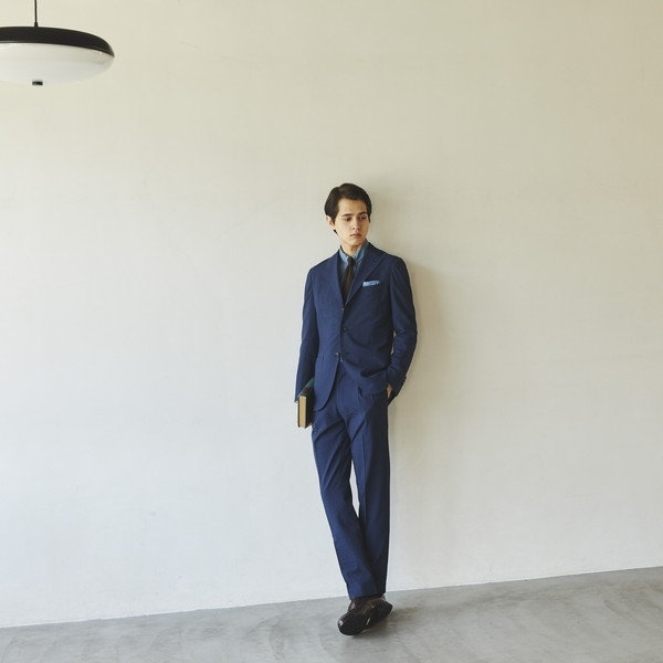 ネイビースーツの選び方。ワイシャツネクタイのコーディネートは？