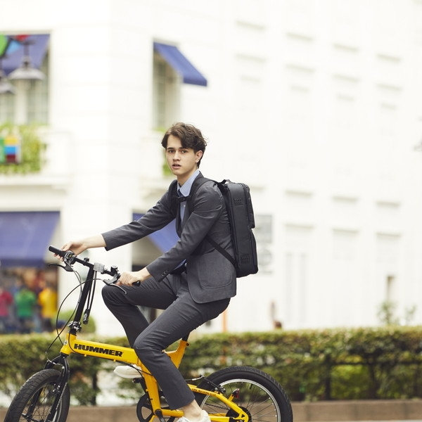 グレースーツの選び方。ワイシャツネクタイのコーディネートは？