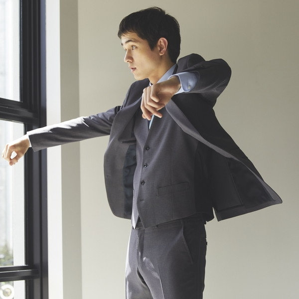 グレースーツの選び方。ワイシャツネクタイのコーディネートは？