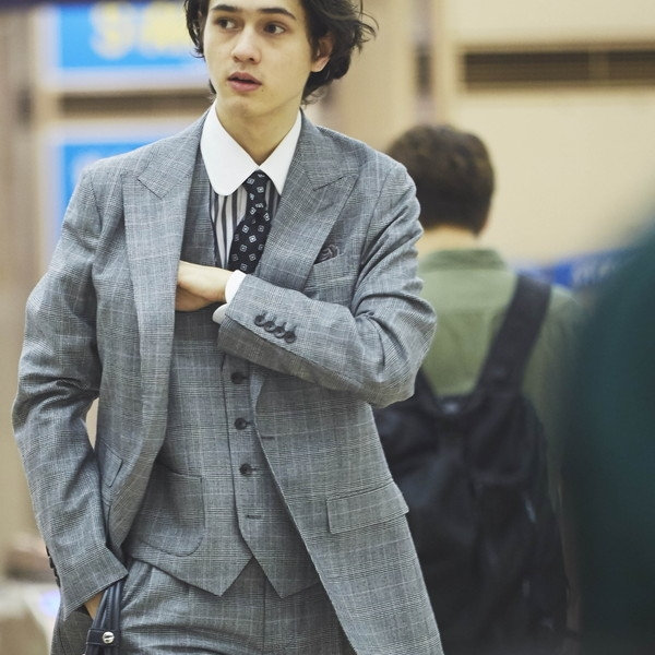 グレースーツの選び方。ワイシャツネクタイのコーディネートは？