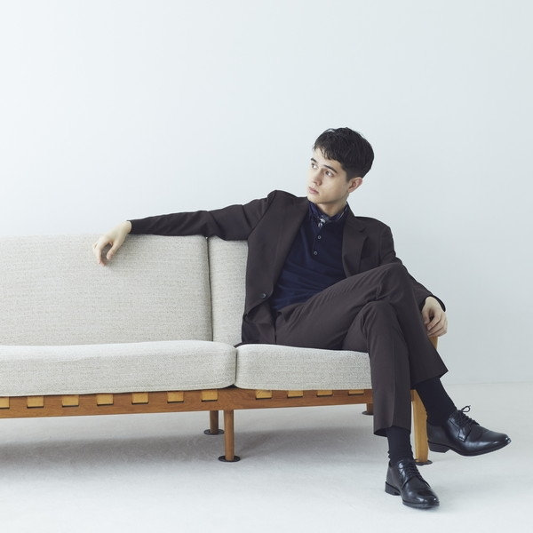 ブラウンスーツの選び方。ワイシャツネクタイのコーディネートは？