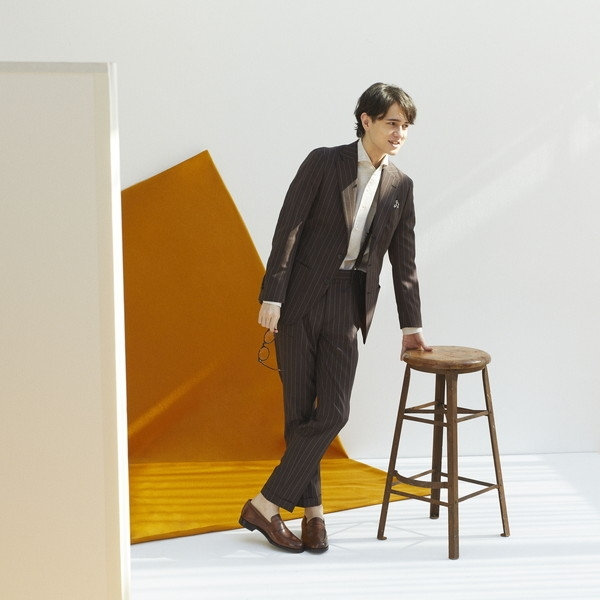 ブラウンスーツの選び方。ワイシャツネクタイのコーディネートは？