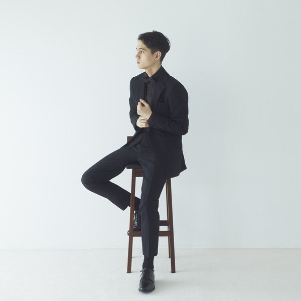 ブラックスーツの選び方。ワイシャツネクタイのコーディネートは？