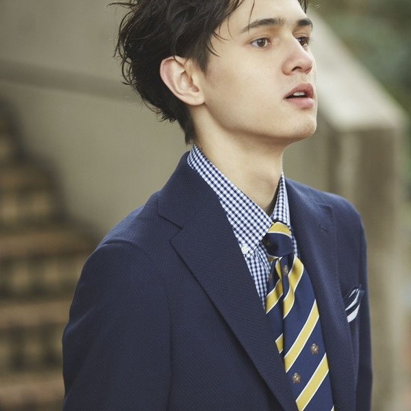 イエローネクタイのコーディネート例