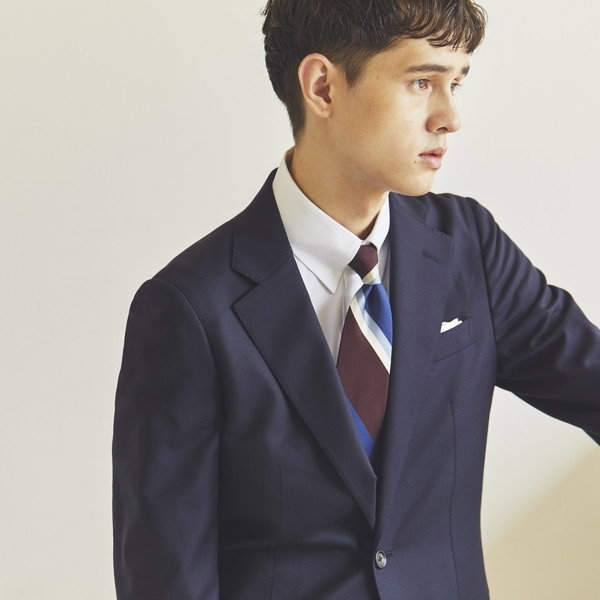 レッド・ワインネクタイのコーディネート例