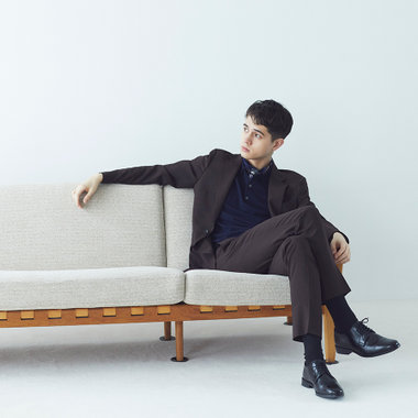 メンズスーツの選び方ガイド：色・柄・素材・デザインのポイントを解説！