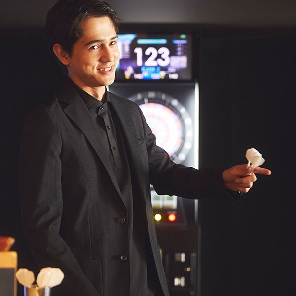 ブラックスーツ+ポロシャツ