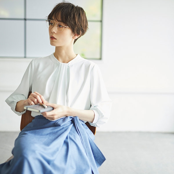 レディースホワイトタイ風シャツ・ブラウス