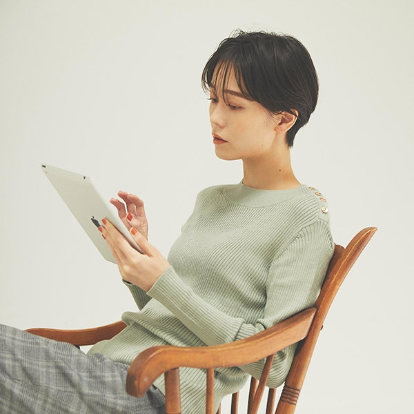 レディースグリーン長袖ニットシャツ