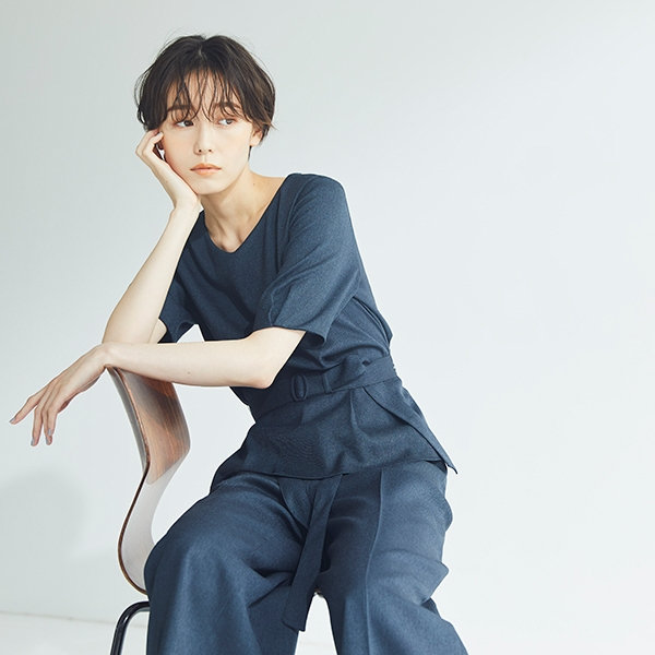 レディースネイビー半袖ベルト付トップス