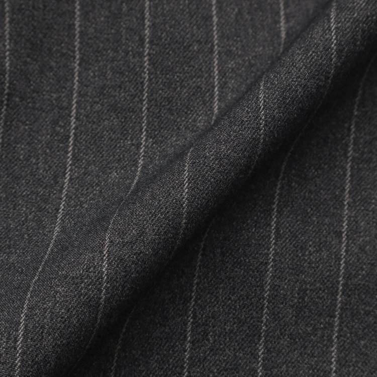 ブラックライン 【SLIM TAPERED_2】【秋冬】2釦シングルスリーピーススーツ 0タック/グレー×ストライプ/ウエストシャーリング/4S SUSTAINABILITY&ECOLOGY FABRIC/※パンツ裾上げ済仕様 グレー濃色