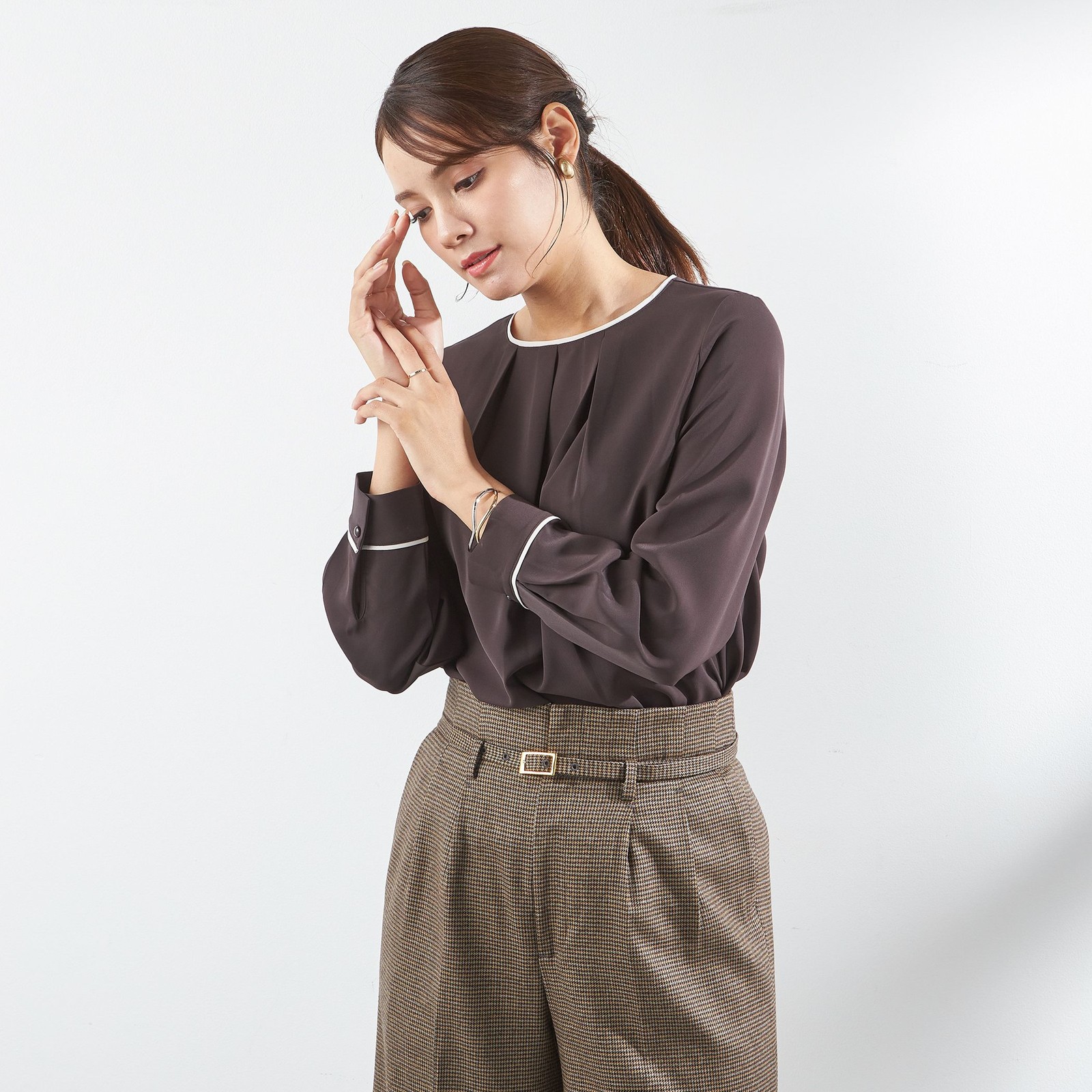 【SL/長袖】ランダムタックプルオーバー/ダークブラウン+ホワイト/「ウォッシャブル」「ストレッチ」「防シワ」「UV加工」「静電気防止」