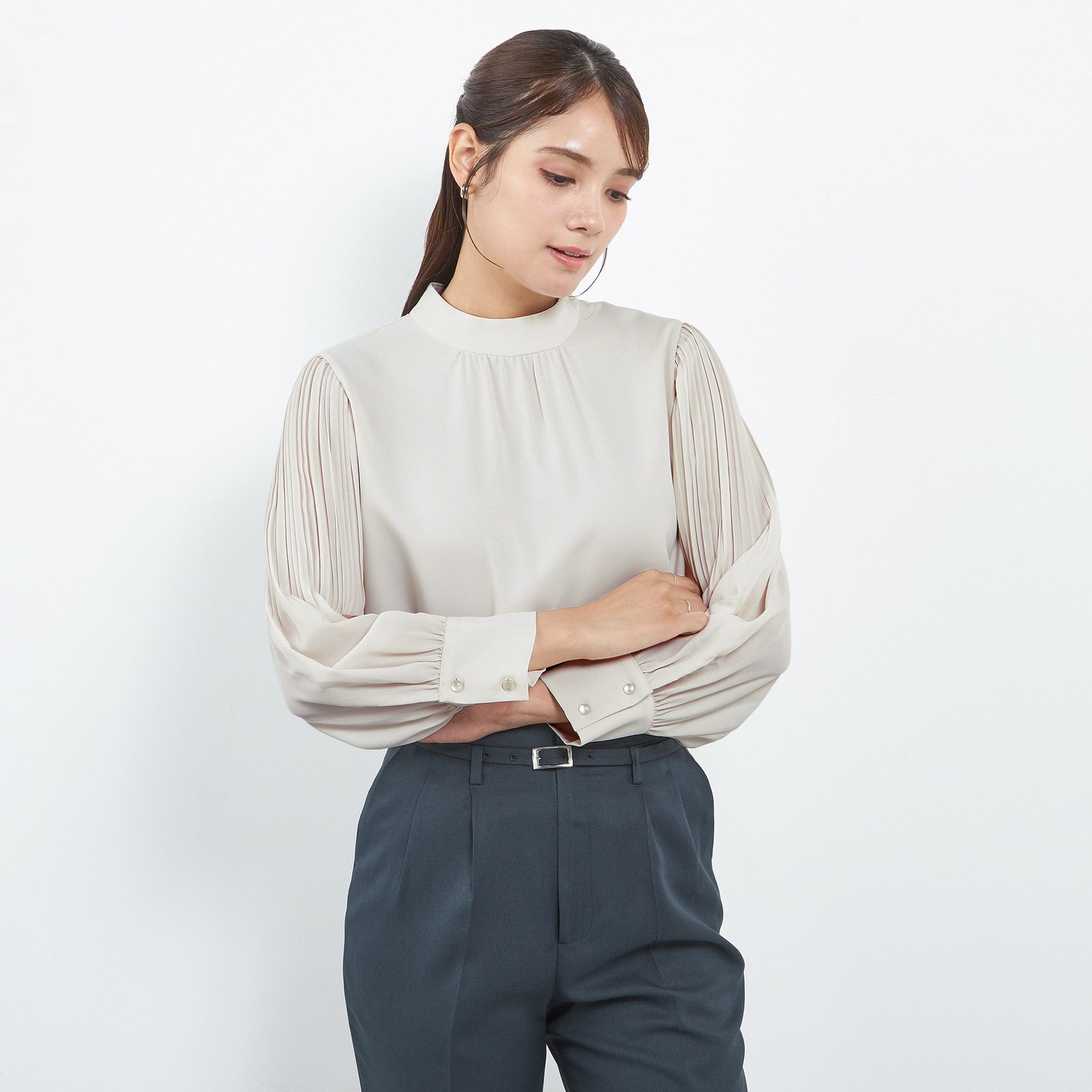 【SL/長袖】ギャザーハイネックプルオーバー/ベージュ/「ウォッシャブル」「ストレッチ」「防シワ」「UV加工」「静電気防止」