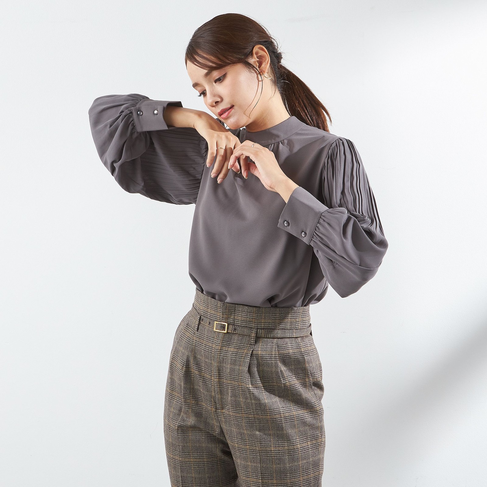 【SL/長袖】ギャザーハイネックプルオーバー/グレー/「ウォッシャブル」「ストレッチ」「防シワ」「UV加工」「静電気防止」