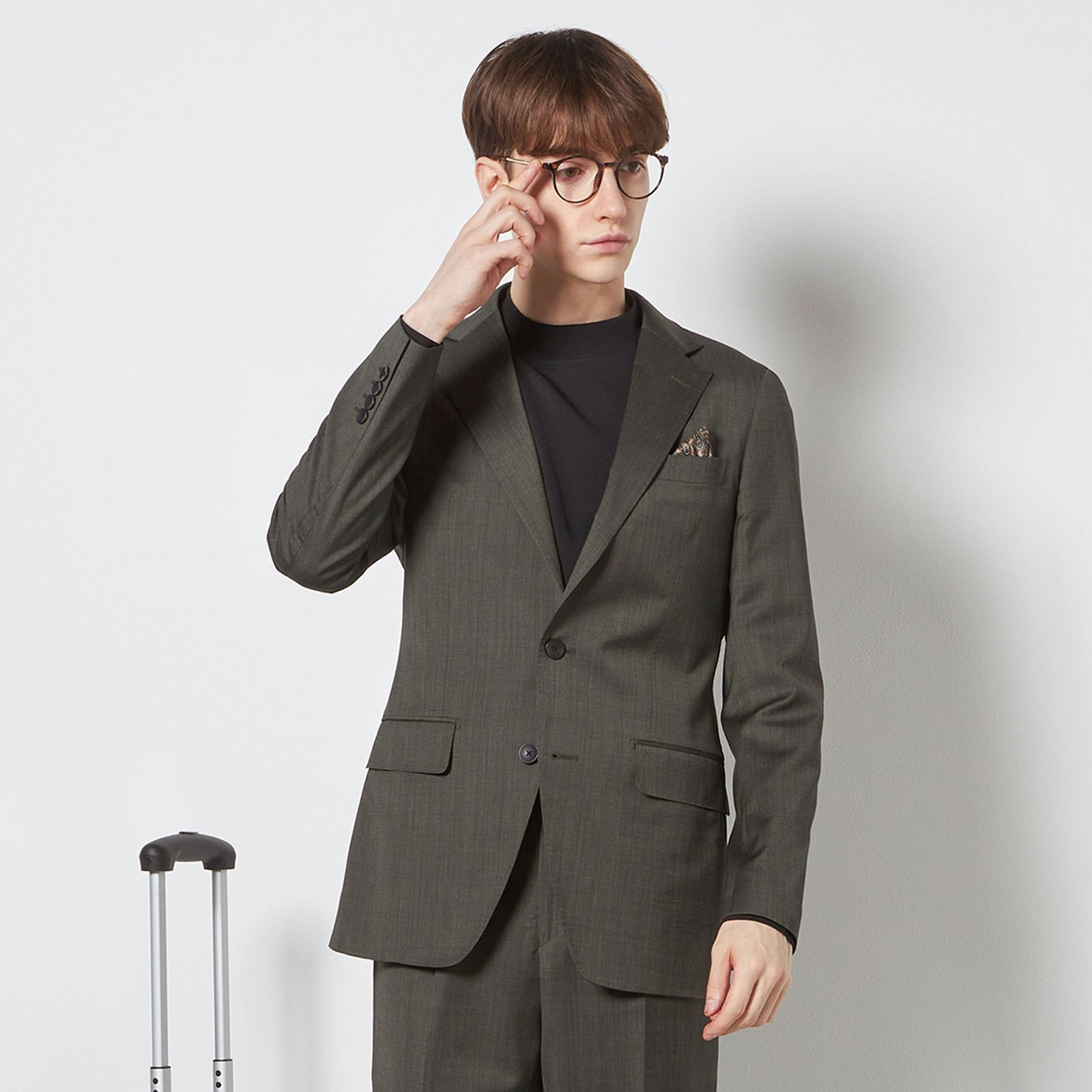 【CLASSICO TAPERED】【春夏】2釦シングルスーツ 1タック/カーキ/ウエストムーブ/REDA ACTIVE/NEW ZEALAND MERINO/SHOWER CLEAN/※パンツ裾上げ済仕様