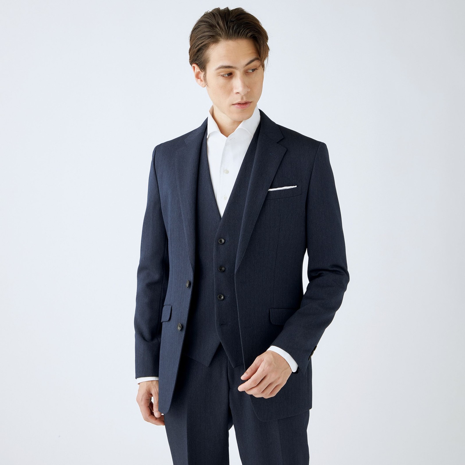 【発送在庫あり】【SLIM TAPERED_2】【秋冬】2釦シングルスリーピーススーツ 0タック/ネイビー×シャドーストライプ/ウエストシャーリング/4S SUSTAINABILITY&ECOLOGY FABRIC/※パンツ裾上げ済仕様