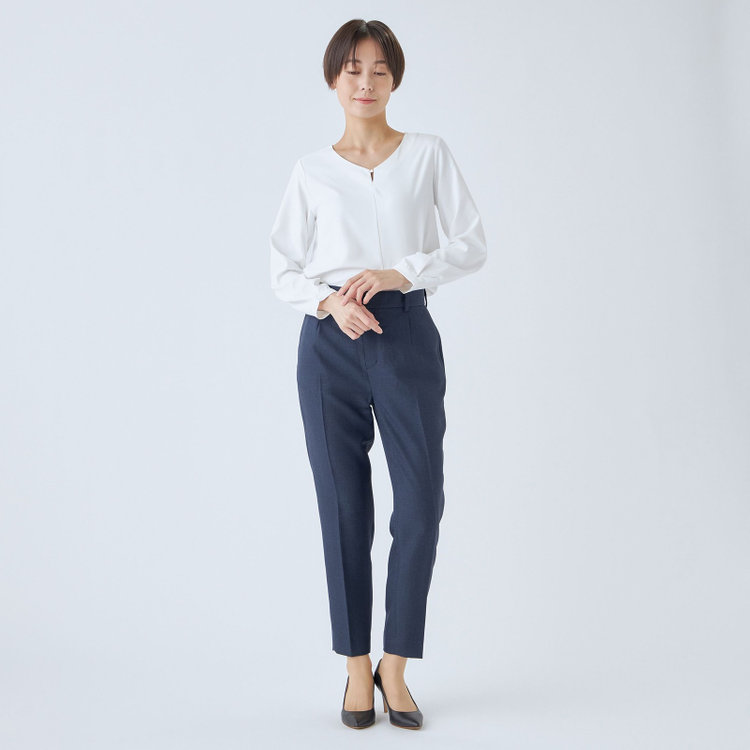 SUIT SELECT　アウトレット 【WEB限定/OUTLET/汚れ・キズ等有】【SL/長袖】Vネックポイントビジューホック付きプルオーバーブラウス/ホワイト/2WAYストレッチ/UV加工/ウォッシャブル 白