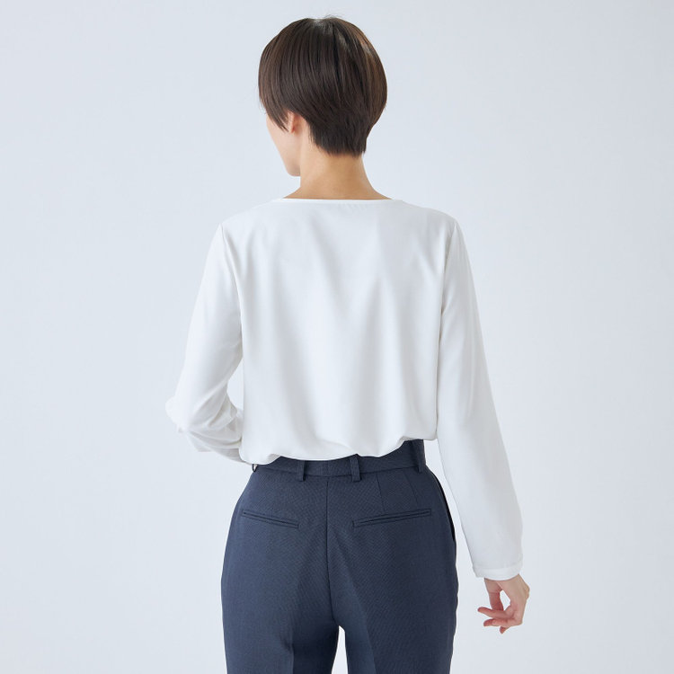 SUIT SELECT　アウトレット 【WEB限定/OUTLET/汚れ・キズ等有】【SL/長袖】Vネックポイントビジューホック付きプルオーバーブラウス/ホワイト/2WAYストレッチ/UV加工/ウォッシャブル 白