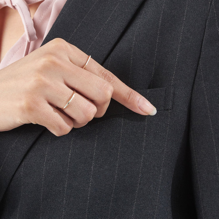 シルバーライン 【SILVER LINE】【秋冬】4釦1掛ダブル パンツスーツ/ブラック×ストライプ/ウォッシャブル/ウエストシャーリング/4S SUSTAINABILITY&ECOLOGY FABRIC/※パンツ裾上げ済仕様 黒