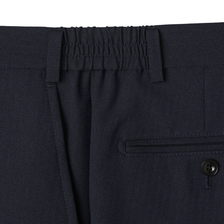 ブラックライン 【SLIM TAPERED】【年間】2釦シングルスリーピーススーツ 0タック/ネイビー×ヘリンボーン /ウエストシャーリング/4S TAKE OUT SUITS /リバーシブルベスト（グレー）/※パンツ裾上げ済仕様 紺中間