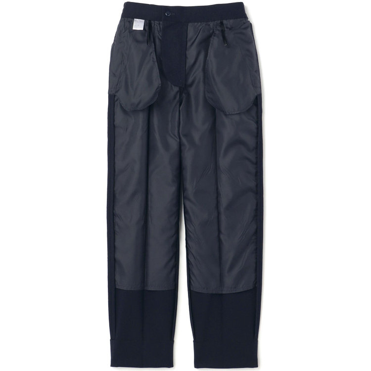 シルバーライン 【発送在庫あり】【RELAX TAPERED】【年間】ノーカラー ホック留めパンツスーツ/ネイビー/ウォッシャブル/ウエストシャーリング仕様/※パンツ裾上げ済仕様 紺中間