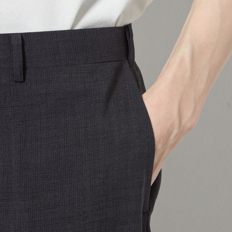ブラックライン 【SLIM TAPERED】【春夏】0タックテーパードパンツ/グレー×スラブ/ウエストムーブ/4S SUSTAINABILITY&ECOLOGY FABRIC「ウォッシャブル」「ストレッチ」/※裾直し必要 紺濃色