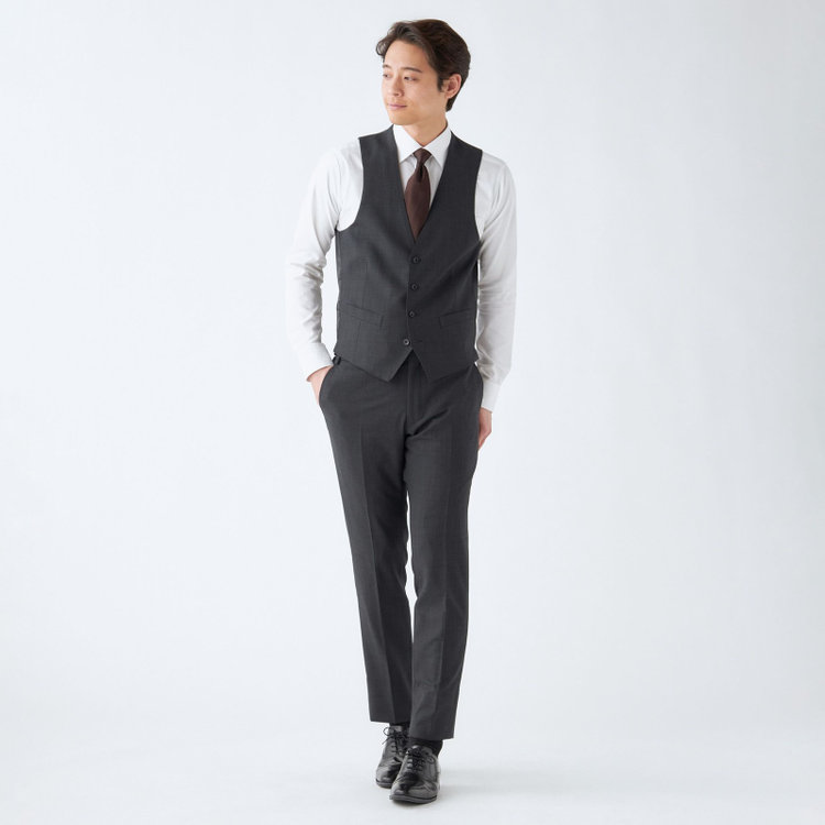 ブラックライン 【発送在庫あり】【SLIM TAPERED_2】【年間】2釦シングルスリーピーススーツ 0タック/グレー/ウエストシャーリング/4S SUSTAINABILITY&ECOLOGY FABRIC/※パンツ裾上げ済仕様 グレー中間