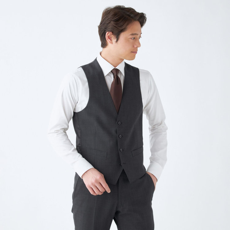 ブラックライン 【発送在庫あり】【SLIM TAPERED_2】【年間】2釦シングルスリーピーススーツ 0タック/グレー/ウエストシャーリング/4S SUSTAINABILITY&ECOLOGY FABRIC/※パンツ裾上げ済仕様 グレー中間