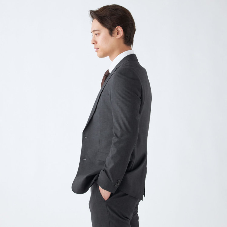 ブラックライン 【発送在庫あり】【SLIM TAPERED_2】【年間】2釦シングルスリーピーススーツ 0タック/グレー/ウエストシャーリング/4S SUSTAINABILITY&ECOLOGY FABRIC/※パンツ裾上げ済仕様 グレー中間