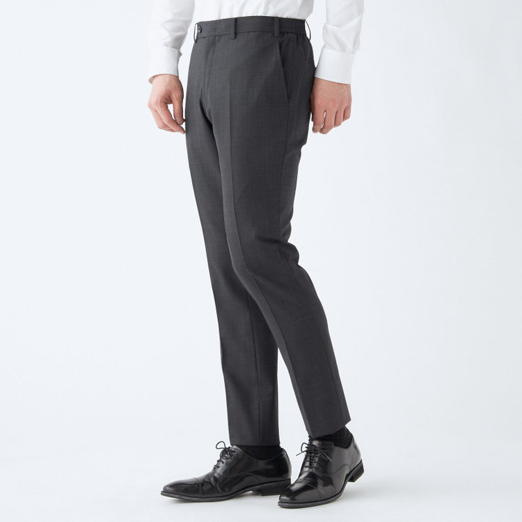 ブラックライン 【発送在庫あり】【SLIM TAPERED_2】【年間】2釦シングルスリーピーススーツ 0タック/グレー/ウエストシャーリング/4S SUSTAINABILITY&ECOLOGY FABRIC/※パンツ裾上げ済仕様 グレー中間