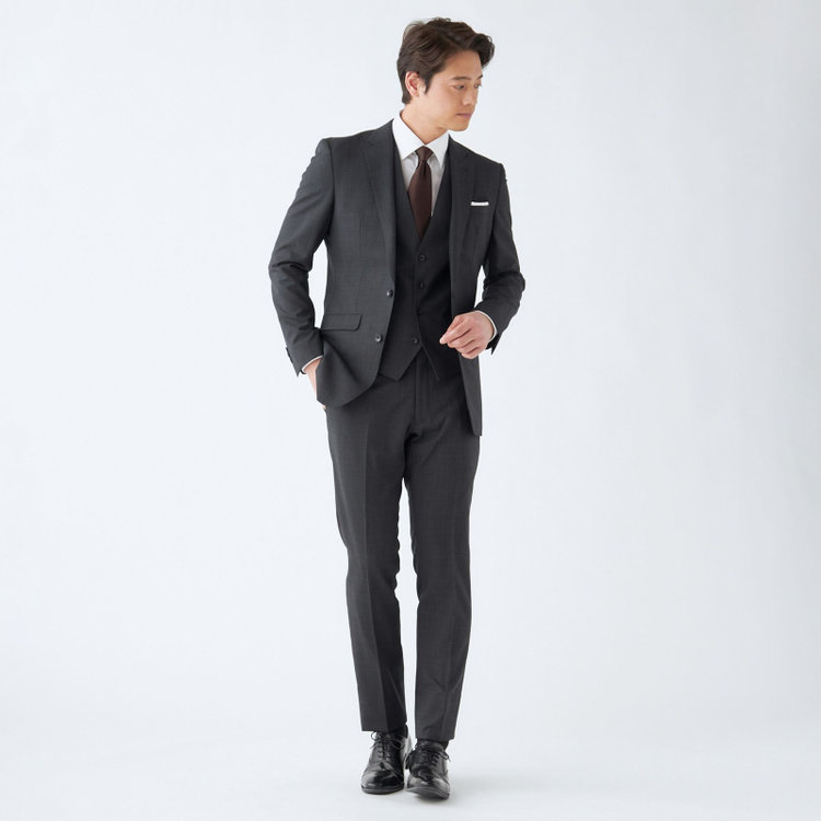 ブラックライン 【発送在庫あり】【SLIM TAPERED_2】【年間】2釦シングルスリーピーススーツ 0タック/グレー/ウエストシャーリング/4S SUSTAINABILITY&ECOLOGY FABRIC/※パンツ裾上げ済仕様 グレー中間