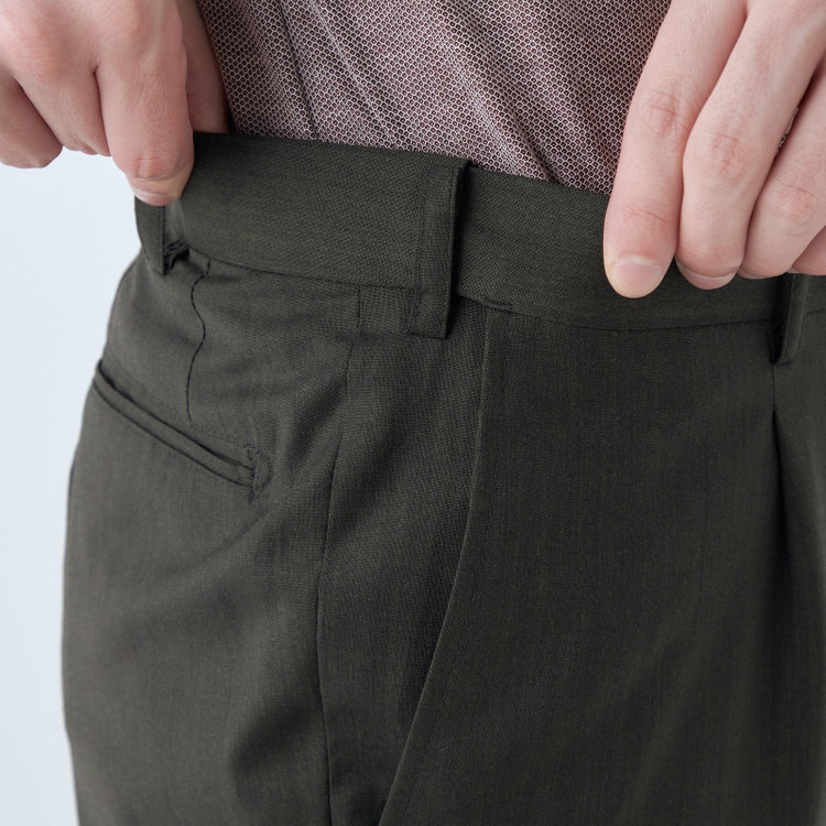 シルバーライン 【CLASSICO TAPERED】【春夏】2釦シングルスーツ 1タック/カーキ/ウエストムーブ/REDA ACTIVE/NEW ZEALAND MERINO/SHOWER CLEAN/※パンツ裾上げ済仕様 黄淡色