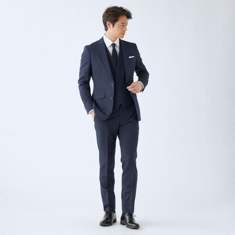 ブラックライン 【SLIM TAPERED_2】【年間】2釦シングルスリーピーススーツ 0タック/ネイビー×シャドーストライプ/ウエストシャーリング/4S SUSTAINABILITY&ECOLOGY FABRIC/リバーシブルベスト仕様（グレー）/※パンツ裾上げ済仕様 紺中間