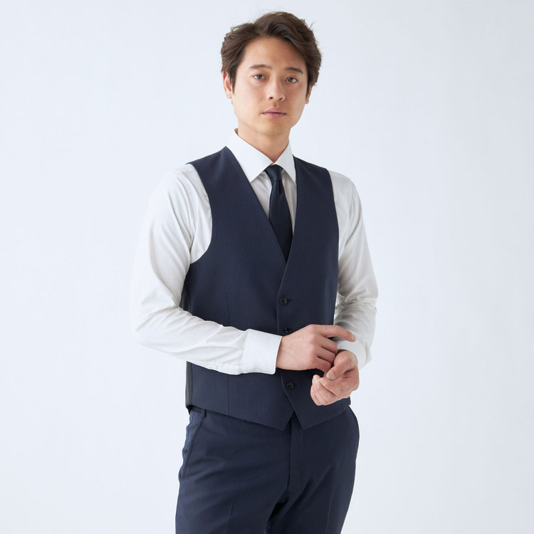 ブラックライン 【SLIM TAPERED_2】【年間】2釦シングルスリーピーススーツ 0タック/ネイビー×シャドーストライプ/ウエストシャーリング/4S SUSTAINABILITY&ECOLOGY FABRIC/リバーシブルベスト仕様（グレー）/※パンツ裾上げ済仕様 紺中間