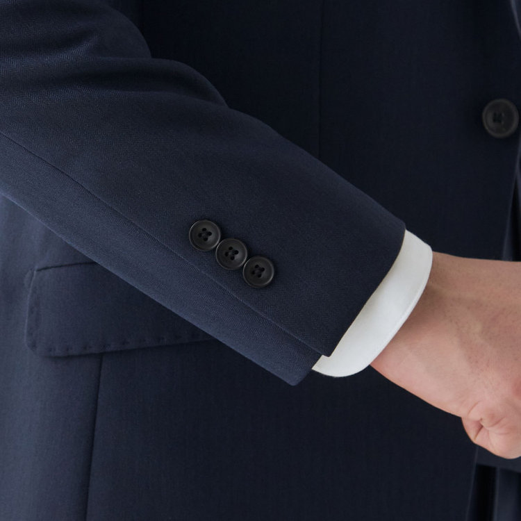 ブラックライン 【SLIM TAPERED_2】【年間】2釦シングルスリーピーススーツ 0タック/ネイビー×シャドーストライプ/ウエストシャーリング/4S SUSTAINABILITY&ECOLOGY FABRIC/リバーシブルベスト仕様（グレー）/※パンツ裾上げ済仕様 紺中間