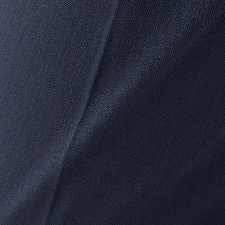 ブラックライン 【SLIM TAPERED_2】【年間】2釦シングルスリーピーススーツ 0タック/ネイビー×シャドーストライプ/ウエストシャーリング/4S SUSTAINABILITY&ECOLOGY FABRIC/リバーシブルベスト仕様（グレー）/※パンツ裾上げ済仕様 紺中間