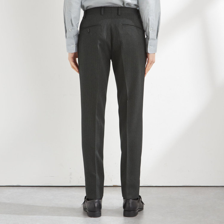 ブラックライン 【SLIM TAPERED_2】【秋冬】2釦シングルスリーピーススーツ 0タック/グリーン×シャドーストライプ/ウエストシャーリング/4S SUSTAINABILITY&ECOLOGY FABRIC/※パンツ裾上げ済仕様 緑濃色