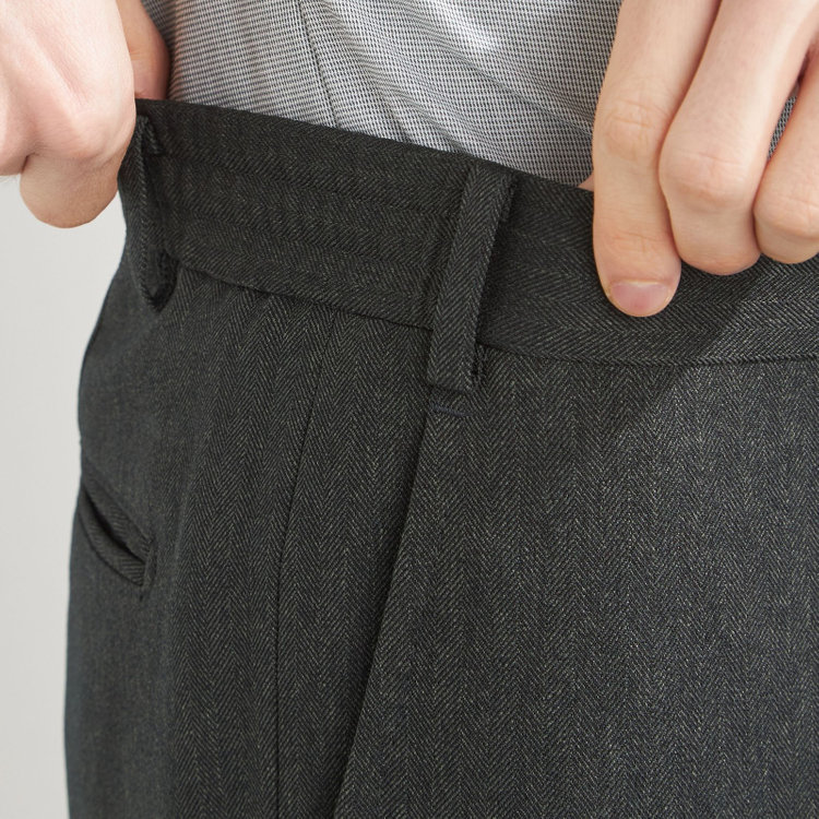 ブラックライン 【SLIM TAPERED_2】【秋冬】2釦シングルスリーピーススーツ 0タック/グリーン×シャドーストライプ/ウエストシャーリング/4S SUSTAINABILITY&ECOLOGY FABRIC/※パンツ裾上げ済仕様 緑濃色