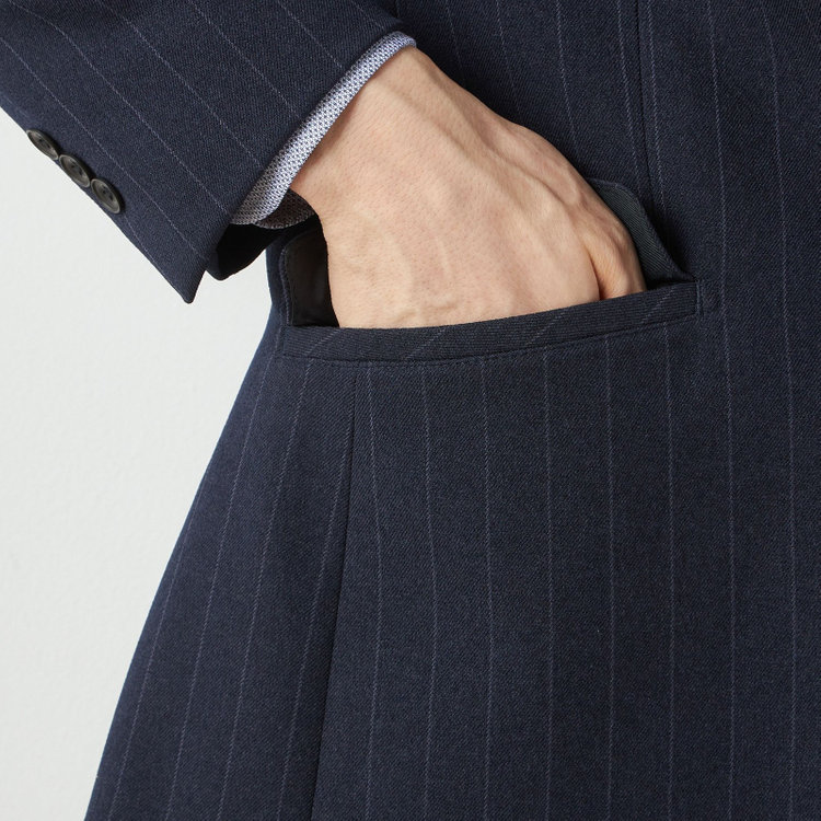 ブラックライン 【SLIM TAPERED_2】【秋冬】2釦シングルスリーピーススーツ 0タック/ネイビー×ストライプ/ウエストシャーリング/4S SUSTAINABILITY&ECOLOGY FABRIC/※パンツ裾上げ済仕様 紺濃色