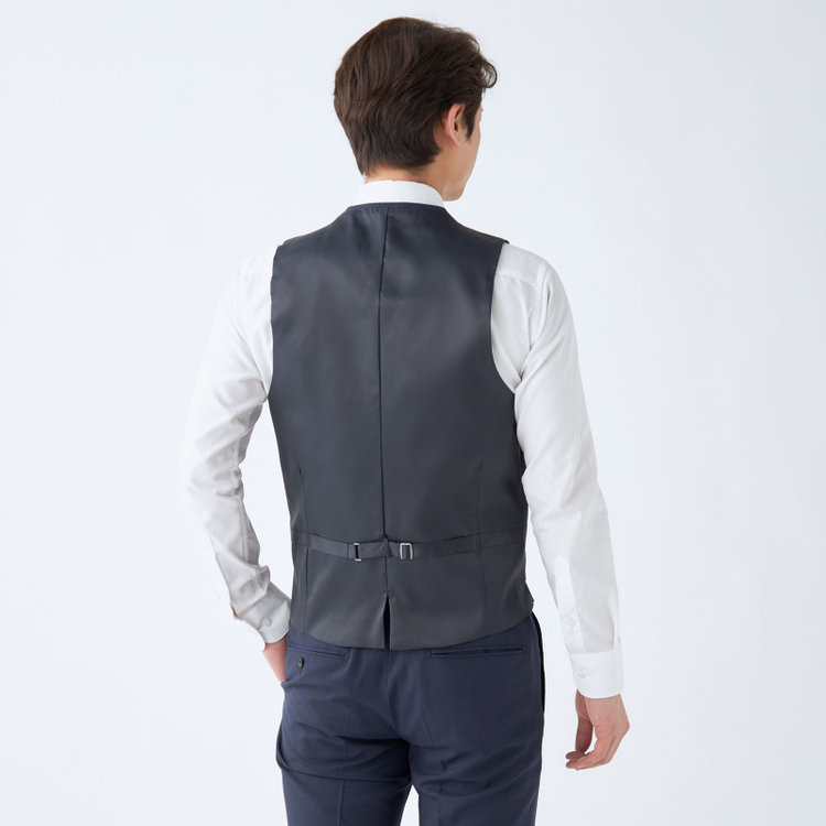 ブラックライン 【SLIM TAPERED_2】【年間】2釦シングルスリーピーススーツ 0タック/ネイビー/ウエストシャーリング/4S SUSTAINABILITY&ECOLOGY FABRIC/※パンツ裾上げ済仕様 紺中間