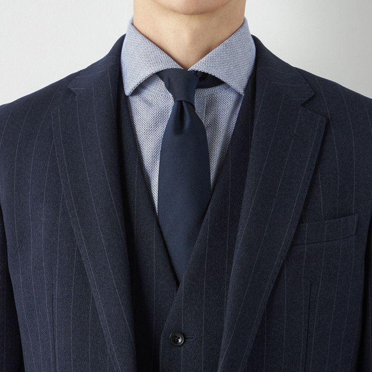 ブラックライン 【SLIM TAPERED_2】【秋冬】2釦シングルスリーピーススーツ 0タック/ネイビー×ストライプ/ウエストシャーリング/4S SUSTAINABILITY&ECOLOGY FABRIC/※パンツ裾上げ済仕様 紺濃色