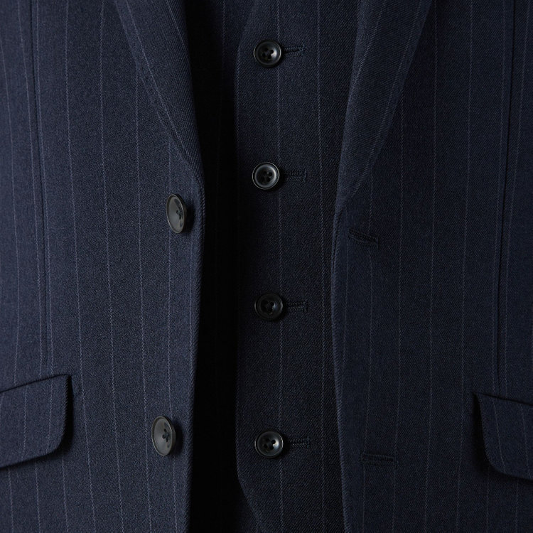 ブラックライン 【SLIM TAPERED_2】【秋冬】2釦シングルスリーピーススーツ 0タック/ネイビー×ストライプ/ウエストシャーリング/4S SUSTAINABILITY&ECOLOGY FABRIC/※パンツ裾上げ済仕様 紺濃色