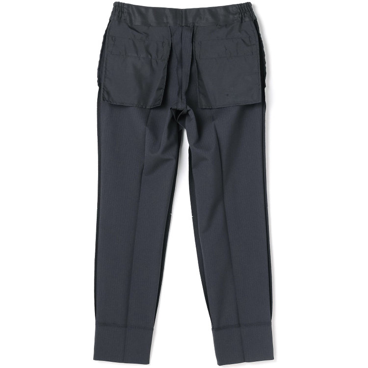 ブラックライン 【SLIM TAPERED_2】【年間】2釦シングルスリーピーススーツ 0タック/ダークグレー×シャドーストライプ/ウエストシャーリング/4S SUSTAINABILITY&ECOLOGY FABRIC/リバーシブルベスト（グレー）/※パンツ裾上げ済仕様 グレー濃色