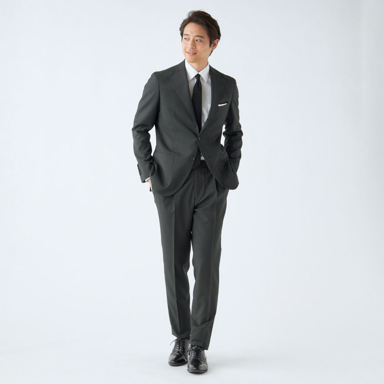 シルバーライン 【発送在庫あり】【CLASSICO TAPERED】【春夏】3釦段返りシングルスーツ 2タック/カーキ×シャドーストライプ/パッチポケット/ウエストムーブ仕様/MARZOTTO/※パンツ裾直し必要 緑中間