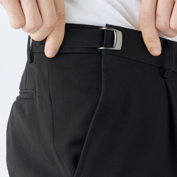 SUIT SELECT　アウトレット 【WEB限定/OUTLET/汚れ・キズ等有】【CLASSICO TAPERED】【年間】【フォーマル対応可】2釦シングルフォーマルスーツ 1タック/ブラック×ソリッド/ウエストサイドアジャスター仕様/※裾上げ必要 黒
