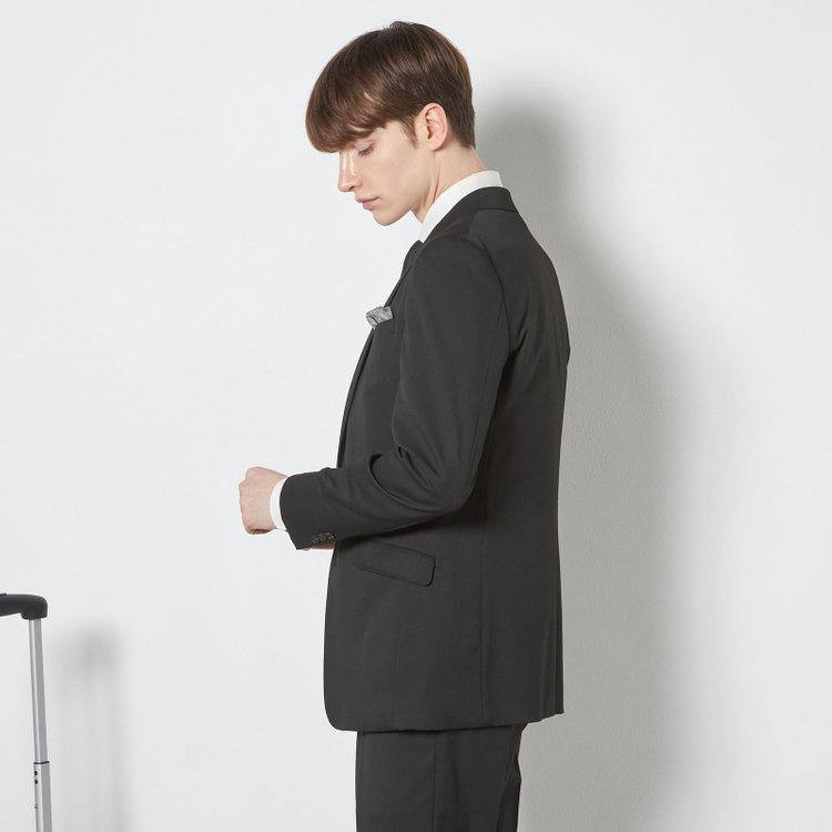 ブラックライン 【SLIM TAPERED_2】【年間】2釦シングルスリーピーススーツ 0タック/ブラック/ウエストシャーリング/4S SUSTAINABILITY&ECOLOGY FABRIC/※パンツ裾上げ済仕様 黒