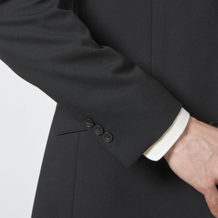 ブラックライン 【SLIM TAPERED_2】【年間】2釦シングルスリーピーススーツ 0タック/ブラック/ウエストシャーリング/4S SUSTAINABILITY&ECOLOGY FABRIC/※パンツ裾上げ済仕様 黒