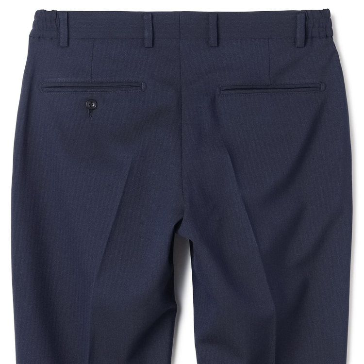 ブラックライン 【SLIM TAPERED_2】【年間】2釦シングルスリーピーススーツ 0タック/ネイビー×シャドーストライプ/ウエストシャーリング/4S SUSTAINABILITY&ECOLOGY FABRIC/リバーシブルベスト仕様（グレー）/※パンツ裾上げ済仕様 紺濃色