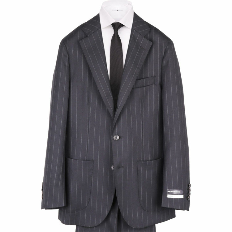 スーツセレクト 【WEB限定/OUTLET】【CLASSICO TAPERED】【秋冬】3釦段返りシングルスーツ 2タック/ブラック×ストライプ/パッチポケット/サイドAJ/NEW ZEALAND WOOL MIX ブラック系(黒)